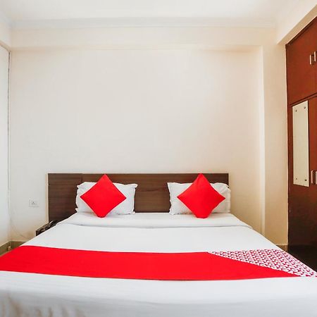 โอโย 71053 เอวี เรสซิเดนซ์ Hotel โนอิดา ภายนอก รูปภาพ