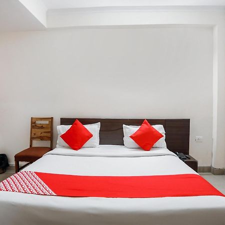 โอโย 71053 เอวี เรสซิเดนซ์ Hotel โนอิดา ภายนอก รูปภาพ