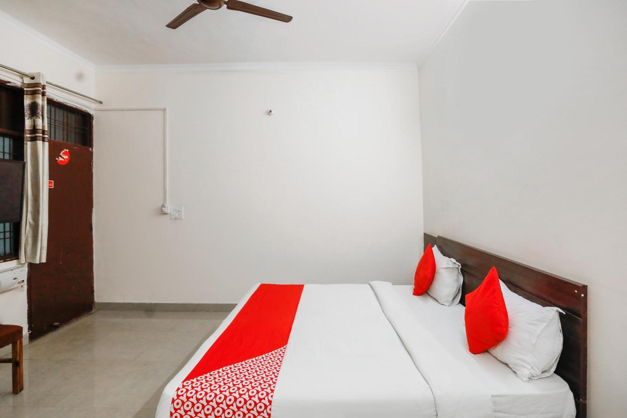 โอโย 71053 เอวี เรสซิเดนซ์ Hotel โนอิดา ภายนอก รูปภาพ