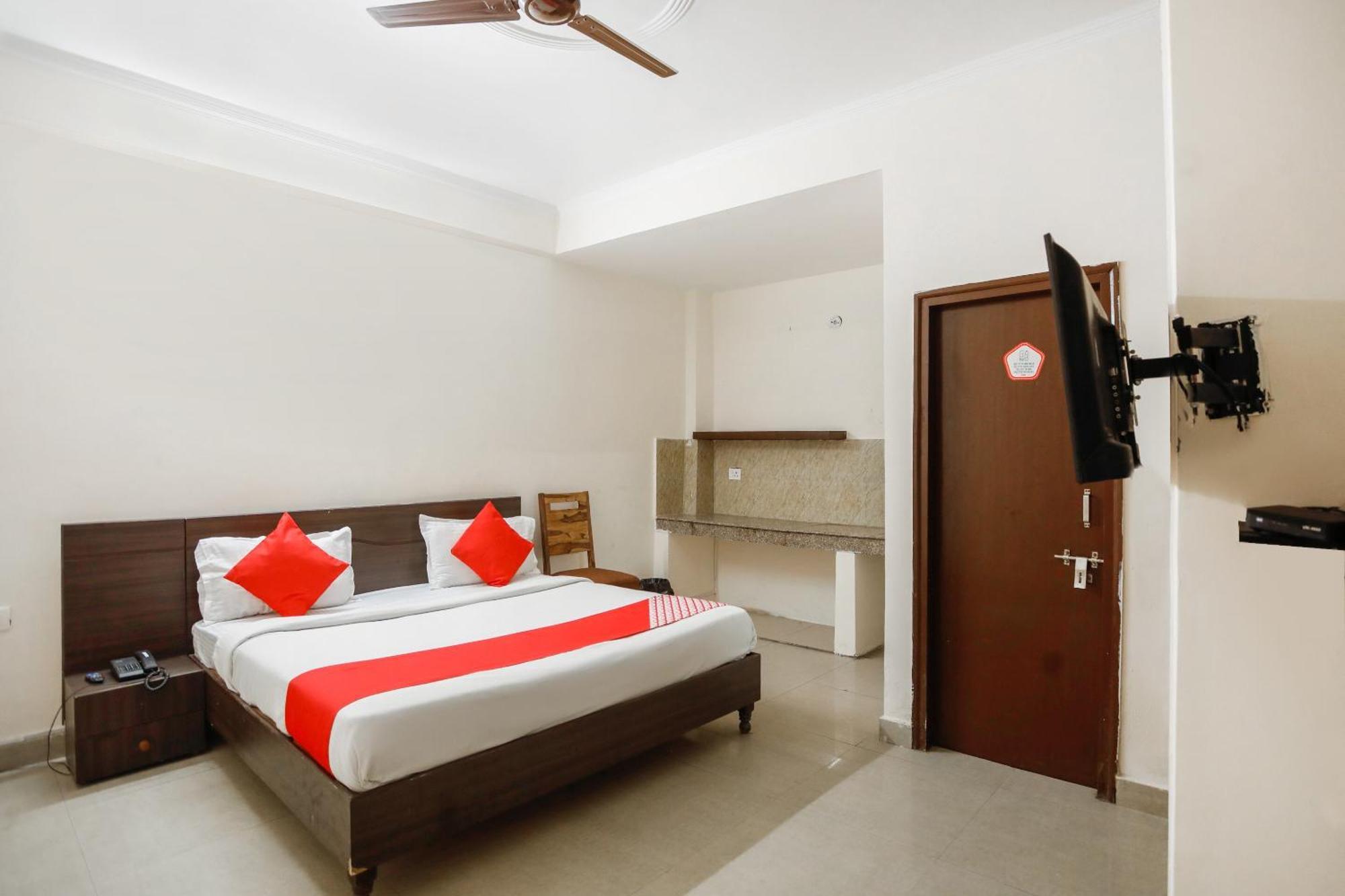 โอโย 71053 เอวี เรสซิเดนซ์ Hotel โนอิดา ภายนอก รูปภาพ