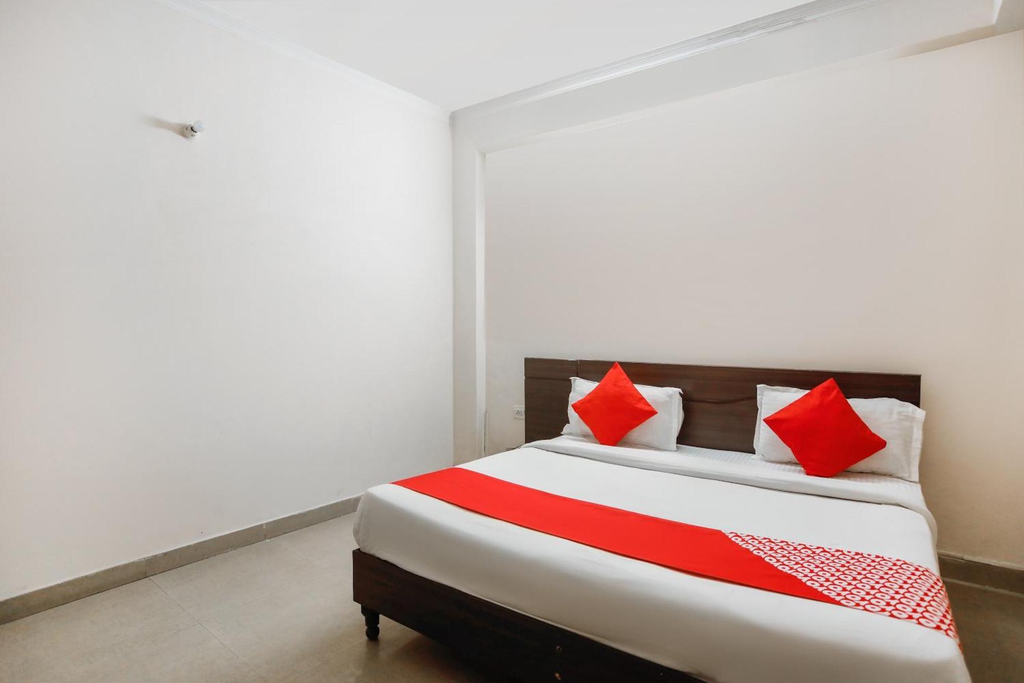 โอโย 71053 เอวี เรสซิเดนซ์ Hotel โนอิดา ภายนอก รูปภาพ