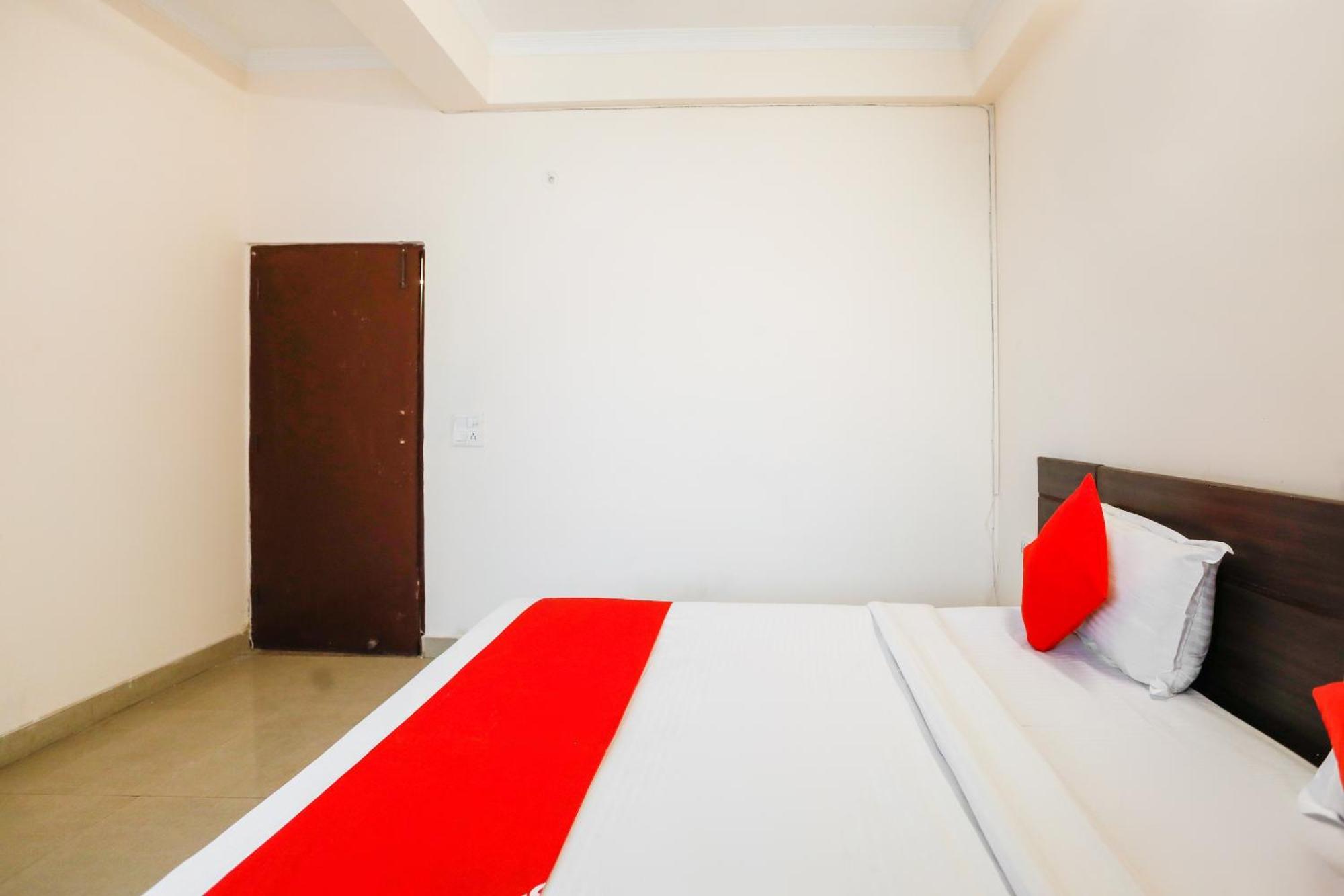 โอโย 71053 เอวี เรสซิเดนซ์ Hotel โนอิดา ภายนอก รูปภาพ