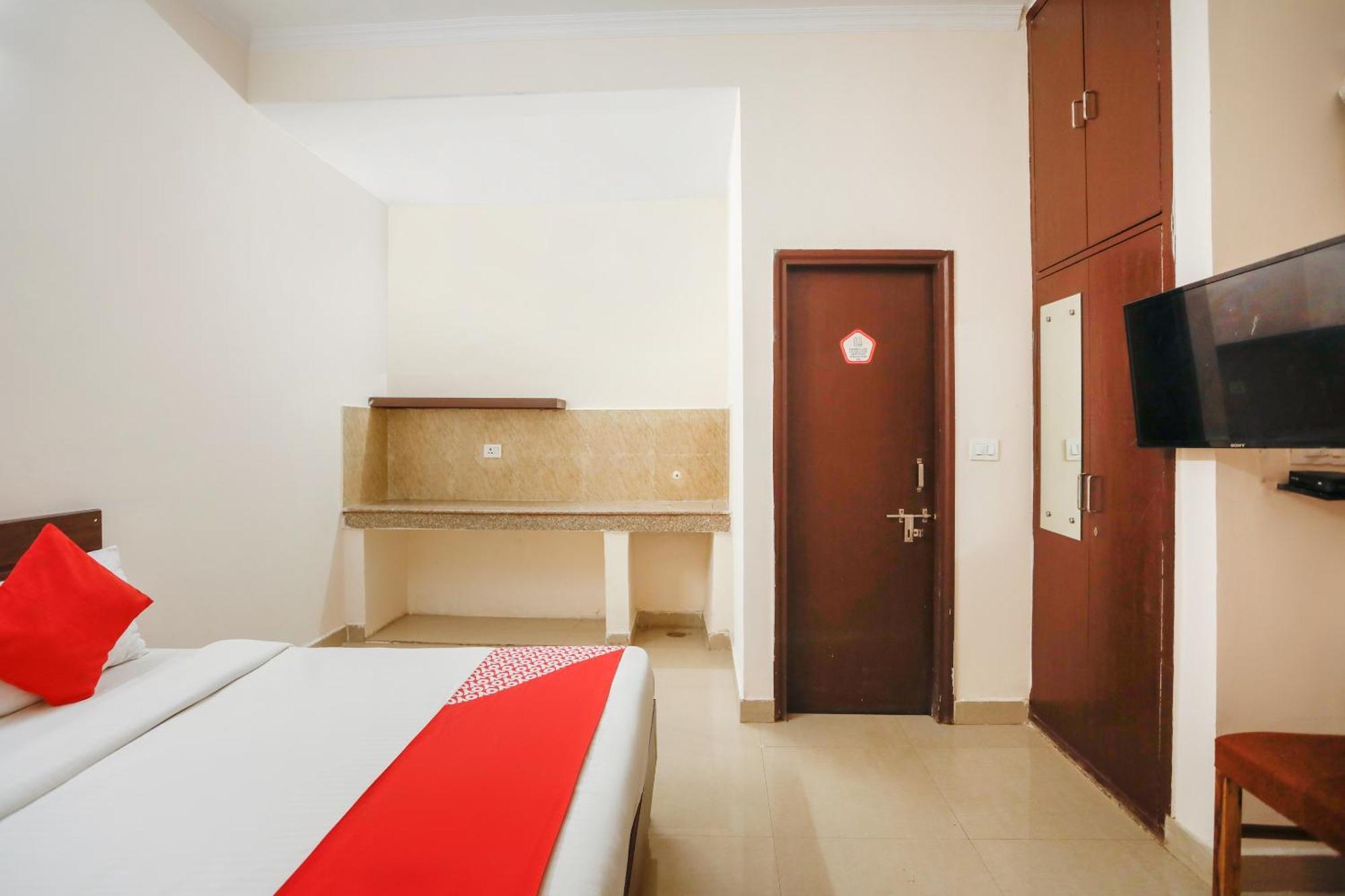โอโย 71053 เอวี เรสซิเดนซ์ Hotel โนอิดา ภายนอก รูปภาพ